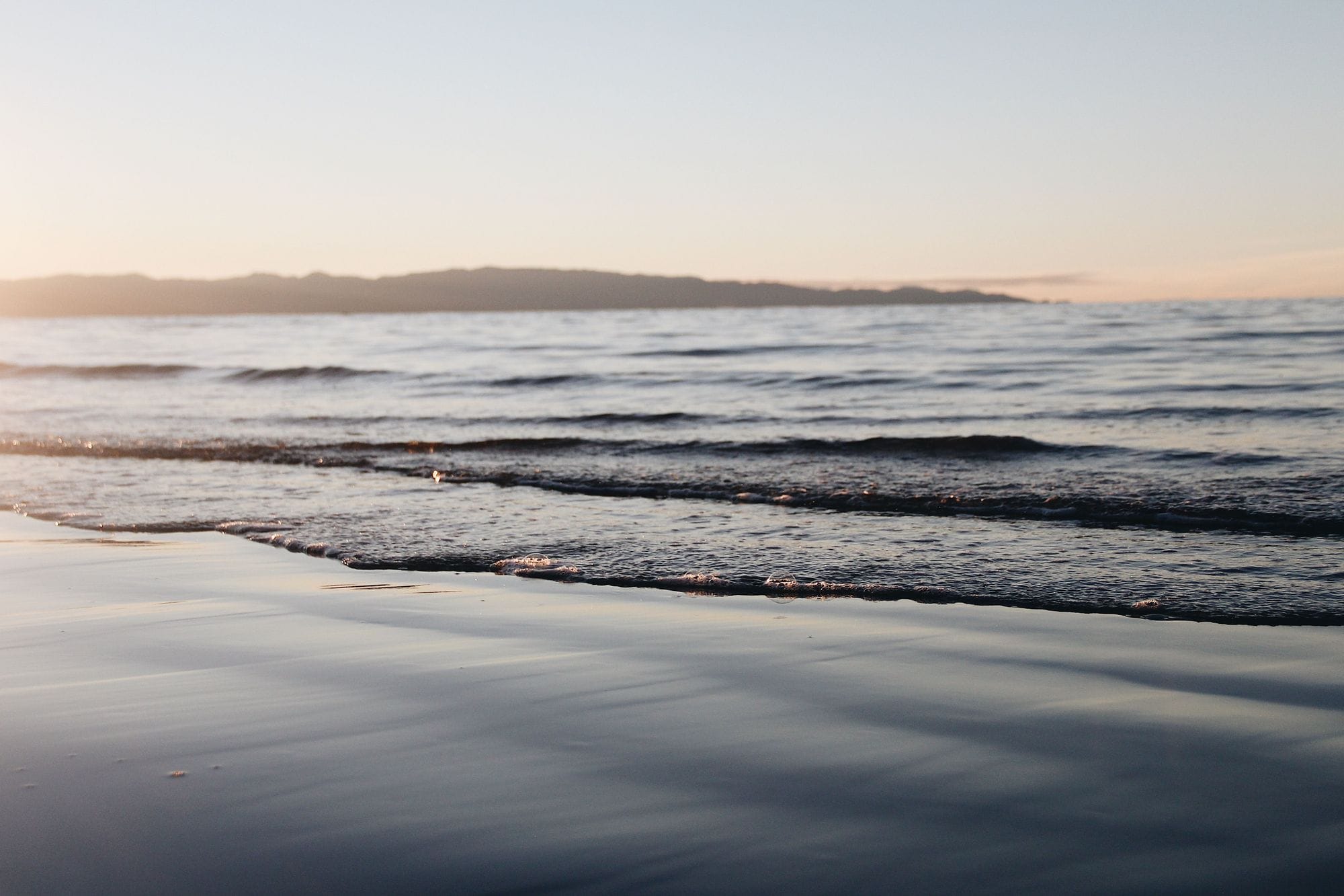 The water's edge at Tahunanui